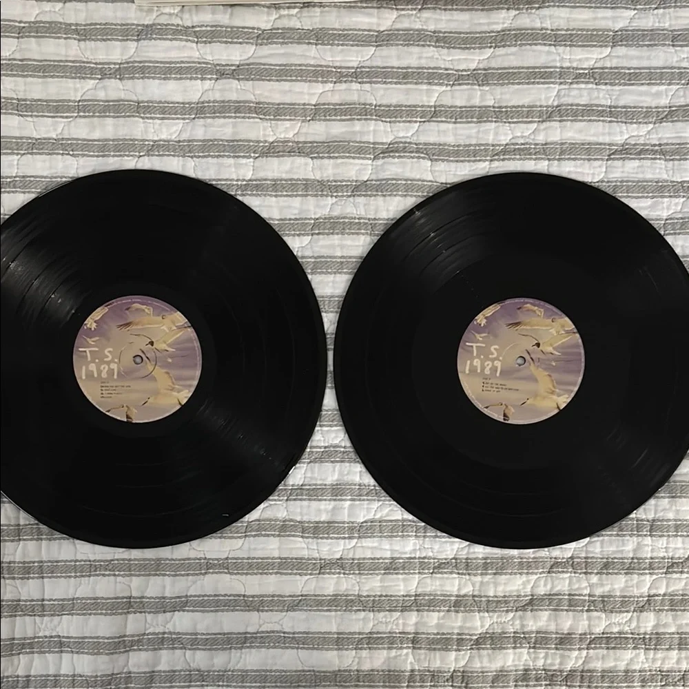Taylor Swift 1989 Album - Picture 2 of 4